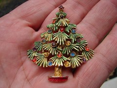 Vintage Signed Torino Rhinestone Gold Tone Christmas Tree Pin Brooch