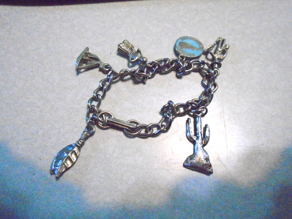 VINTAGE WESTERN THEME CHARMS BRACELET has Kentucky Charm on it