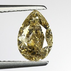 2.CARAT center NATURAL Diamond “Not a LG enhanced” w/side diamonds, 14k solid yg