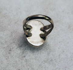 UNBRANDED SILVER/NICKEL SILVER (?) OVAL MOTHER OF PEARL RING SIZE 4.25