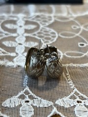Vintage Gold Tone Textured Basket Weave Hoop Pierced Post Earrings – .75” c1990s