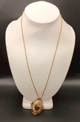 VTG SARAH COVENTRY Rose Marie Pendant Necklace Porcelain Floral Cameo Gold Tone