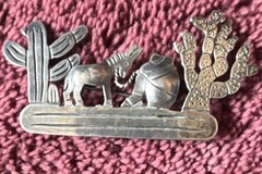 Silver Tone Desert Scene Brooch Pin Cactus Donkey Animal Theme doesn’t clasp
