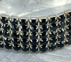 Bracelet Tiny Black Faceted Stones In Ornate Silver Tone Links Stretch Vintage