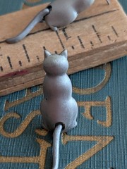 Vtg JJ Dangling Tail Articulated Kitty Cat Kitten Post Earrings Brushed Metal