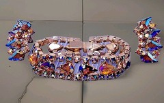 Vtg Juliana D&E Vintage 60s Figural Gold tone Bracelet 7″ & Clip Earrings Set