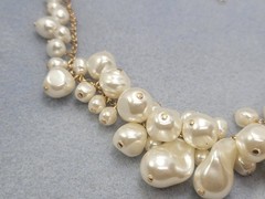 White And Gold Pearl Imitation Choker Necklace 17in.