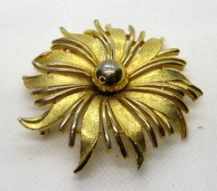 Vintage Signed Exotic Flower J.J. Brooch Gold Tone Large 2.5 inches