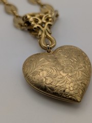 Vintage Floral Heart Locket Pendant 16″ Mariner Coffee Bean Link Chain