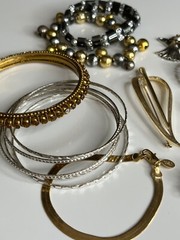 VINTAGE TO NOW ASSORTED MIXED JEWELRY LOT 17 PIECES SOME SIGNED