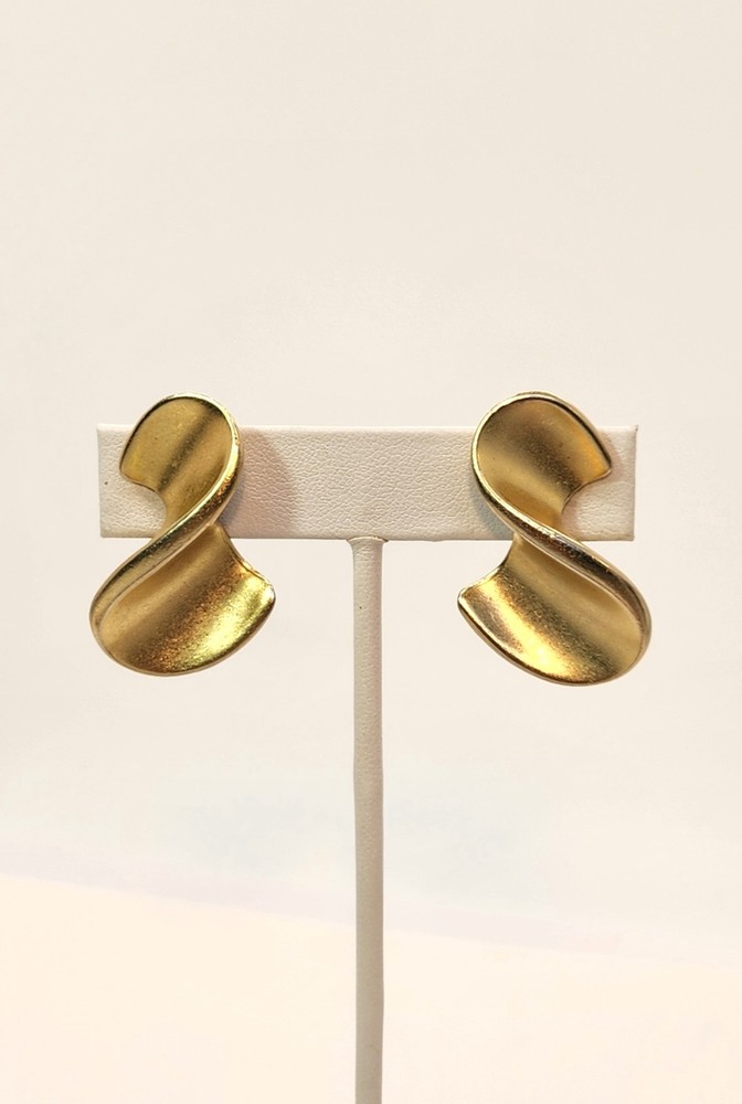 Signed TAT Vintage Earrings Matte Gold Clip-on 1990’s Fashion Statement