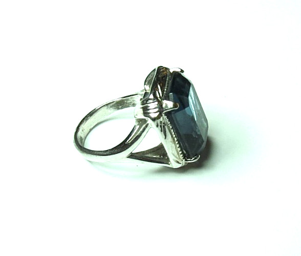 VINTAGE WOMENS 18KT HGE BLUE STONE SILVER TONE RING SZ 7 TOP 21mm WIDE