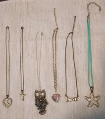 Antique & Vintage 50+ Lot Of Necklaces & Varies Designs & Quality.