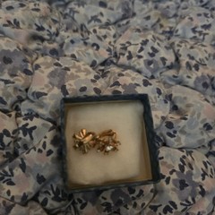 Vintage 1978 Avon Starburst Rhinestone Earrings Gold-Tone Clip In Original Box