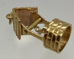 14k Yellow Gold Wishing Well Charm Articulated C31