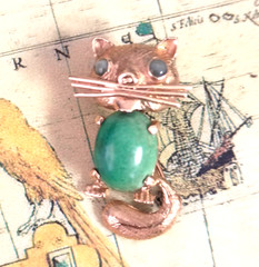 1950’S VINTAGE 14K GOLD CAT PIN PENDANT GREEN STONE