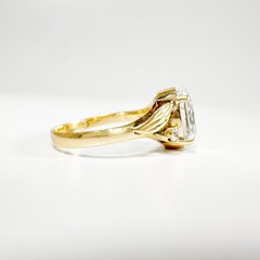 Vintage 18k Retro oval white sapphire ring