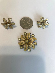 Vtg Enamel Flower Brooch and Screw Back Earrings Rhinestone Set -READ see pics