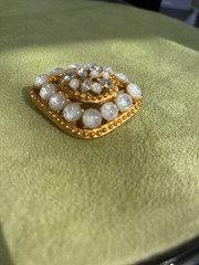 Elegant Vintage Style Gold Tone Rhinestone Brooch Pin