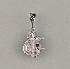 9923232-D Garnet Markasite Pendant Mouse 1.4X2.5Cm 925 Silver