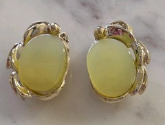 Vintage 2 PC Thermoset Necklace Clip On Earring Set Light Green Moonglow? Lucite