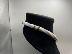 VINTAGE CLASSIC ACRYLIC White with gold-tone accent necklace 16 inches Short