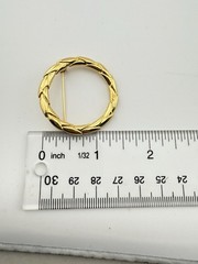 CROWN TRIFARI GOLDTONE SMALL LEAF WREATH CIRCLE BROOCH PIN K595B
