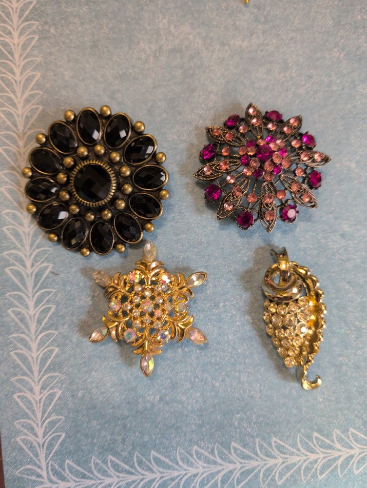 4 Vintage Brooch Lot. Premier Design, Liz Clairborne, Coro And An Unsigned…