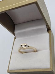 Vintage 14k yellow white gold 3 diamond ring Size 7.25 3.1 Grams Approx. .23 Tcw