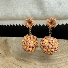1960’s Mod Soft Plastic White Daisy Ball Drop Dangle Clip Earrings Hong Kong