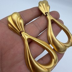 Vtg 80s STATEMENT Brushed Gold Tone Modern Doorknocker Runway Clip Earrings