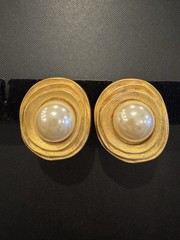 Vintage Gold Faux Pearl Earrings Delizza & Elster D&E Huge Statement Ripple Oval