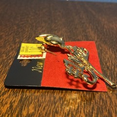 VINTAGE #1 Mom w/ Rose Flower Gold Tone Brooch Pin – Dollar General Gift NEW NOS
