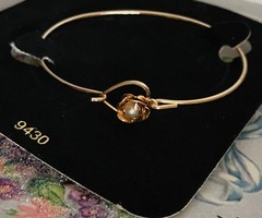 Minimalist Bracelet, Heart Bracelet, Cultured Pearl, Rose Bracelet, Minimal B179