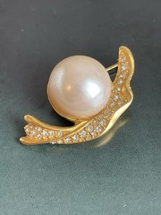 Vintage Signed Yesara Rare Elegant Brooch Rhinestone &pearl