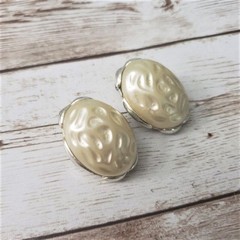 Vintage Clip On Earrings – Oval Cream – 1 & 1/8″ – Unusual