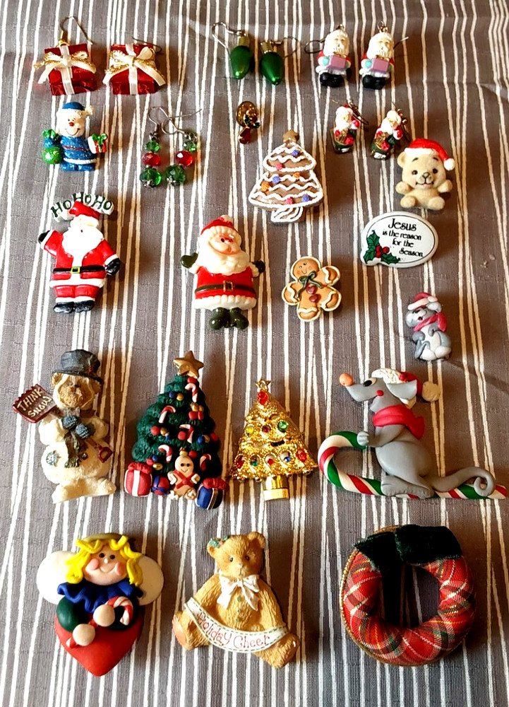 Lot Of 20 Vintage & Mod Christmas Costume Jewelry Pins Earrings Santa Trees Mice