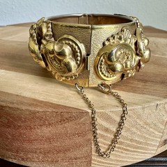 Whiting Davis Repoussé Hinged Bangle Bracelet 6.5 Floral Gold Art Nouveau Rare