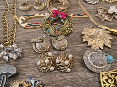 Vintage Estate Lot Designer Signed Jewelry BSK Lisner Kramer Weiss Coro + 69pc