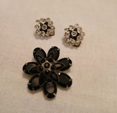 Vintage~ Faceted BLACK GLASS FLOWER Pin/Brooch and Earrings