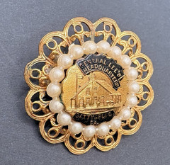 Vintage General Lee Headquarters Gettysburg Filigree Faux Pearl Brooch Pin 1.25″