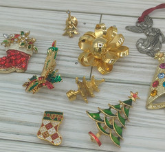 Vintage Christmas Pins Brooches Trees MCM Needs Repair