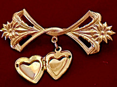 Lillian Vernon Heart Brooch Locket Dangles From Bar Light Gold 2.0″ Dainty Vtg.