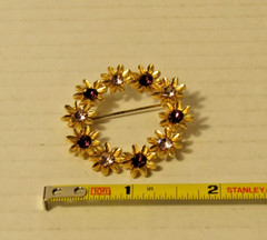 Vintage Gold Tone Daisy Wreath Brooch Purple Pink Rhinestone Flower Pin 1.5″