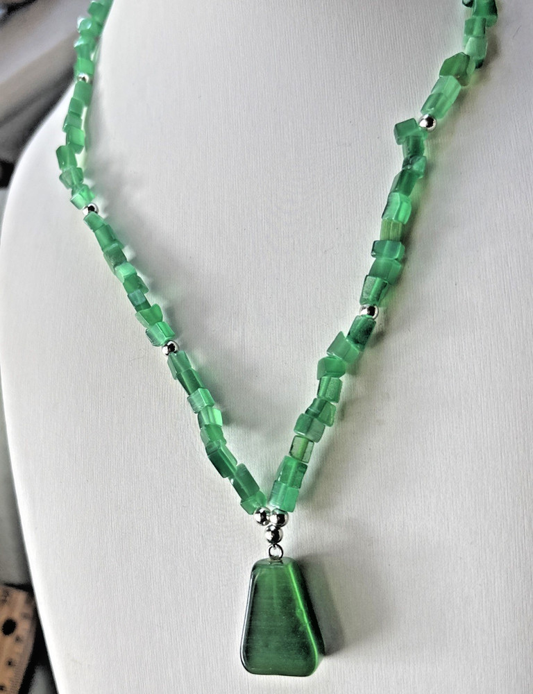 17” Aventurine Quartz Rich Green Necklace Boutique Designer Beaded Barrel Clasp