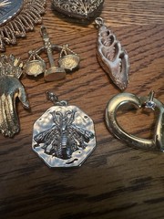 Vintage To Modern 20 Piece Lot Gold Tone Pendants Charms Hearts Bees Turtle Hand