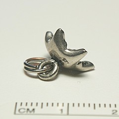 925 Sterling silver flower, 10mm across,1.05 grams with split ring.