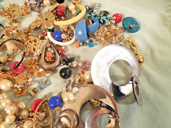 Big 14 oz Lot Earrings Matched Pairs Pierced Ears Gold Tone Faux Jewels Pearls