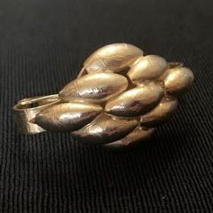Vtg Couture Puffy Gold Tone Textured Nouveau Style Scarf Clip 1 5/8” Hinged