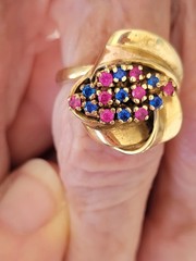 Vintage 1970s 14kt Gold Swirl Ribbon Ring W/ Ceylon Pink &Blue Sapphires Size 6